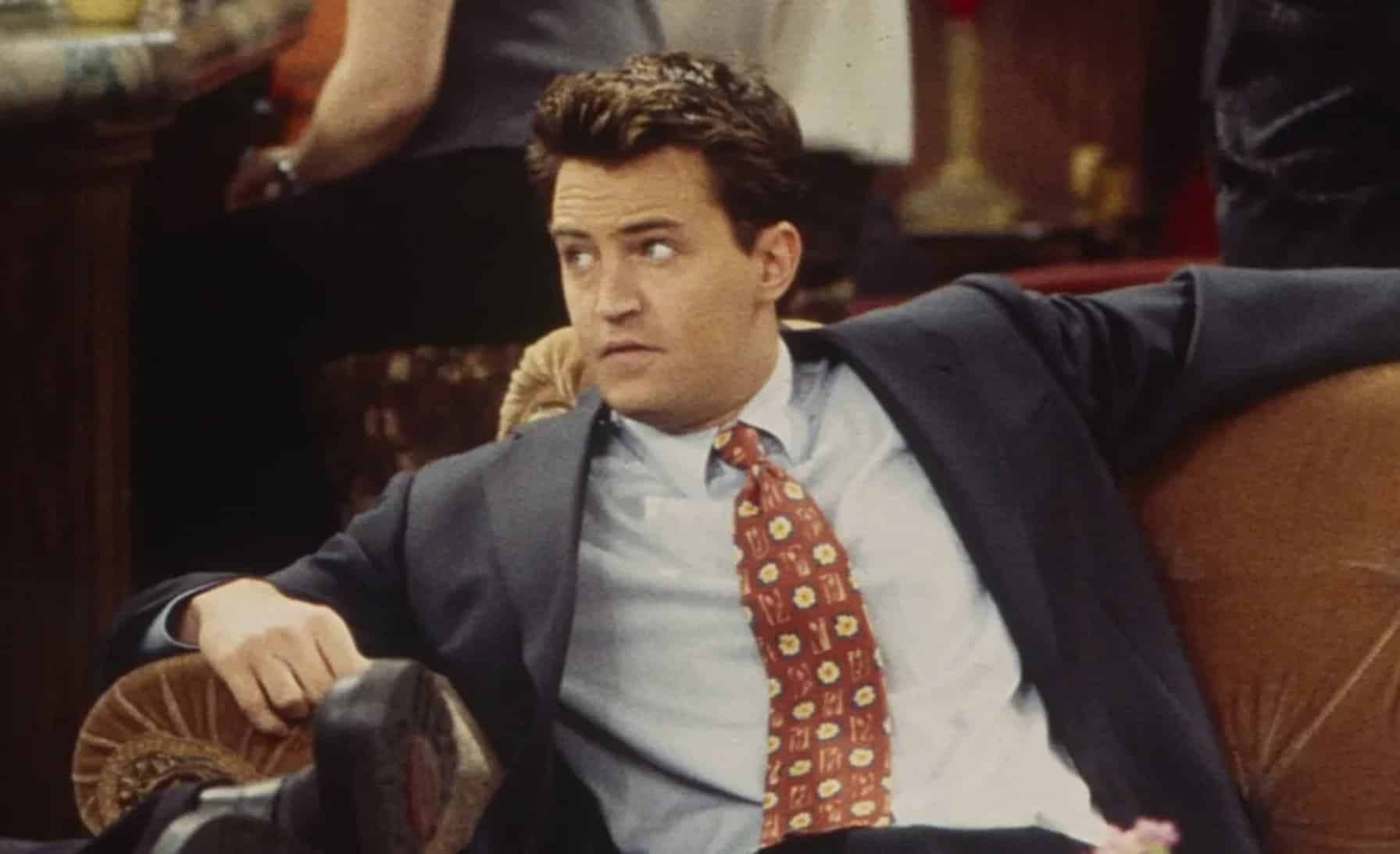 Image of young Matthew Perry in a scene from hit sitcom "FRIENDS", image under fair use, borrowed by the Hollywood reporter, from the Everett Collection